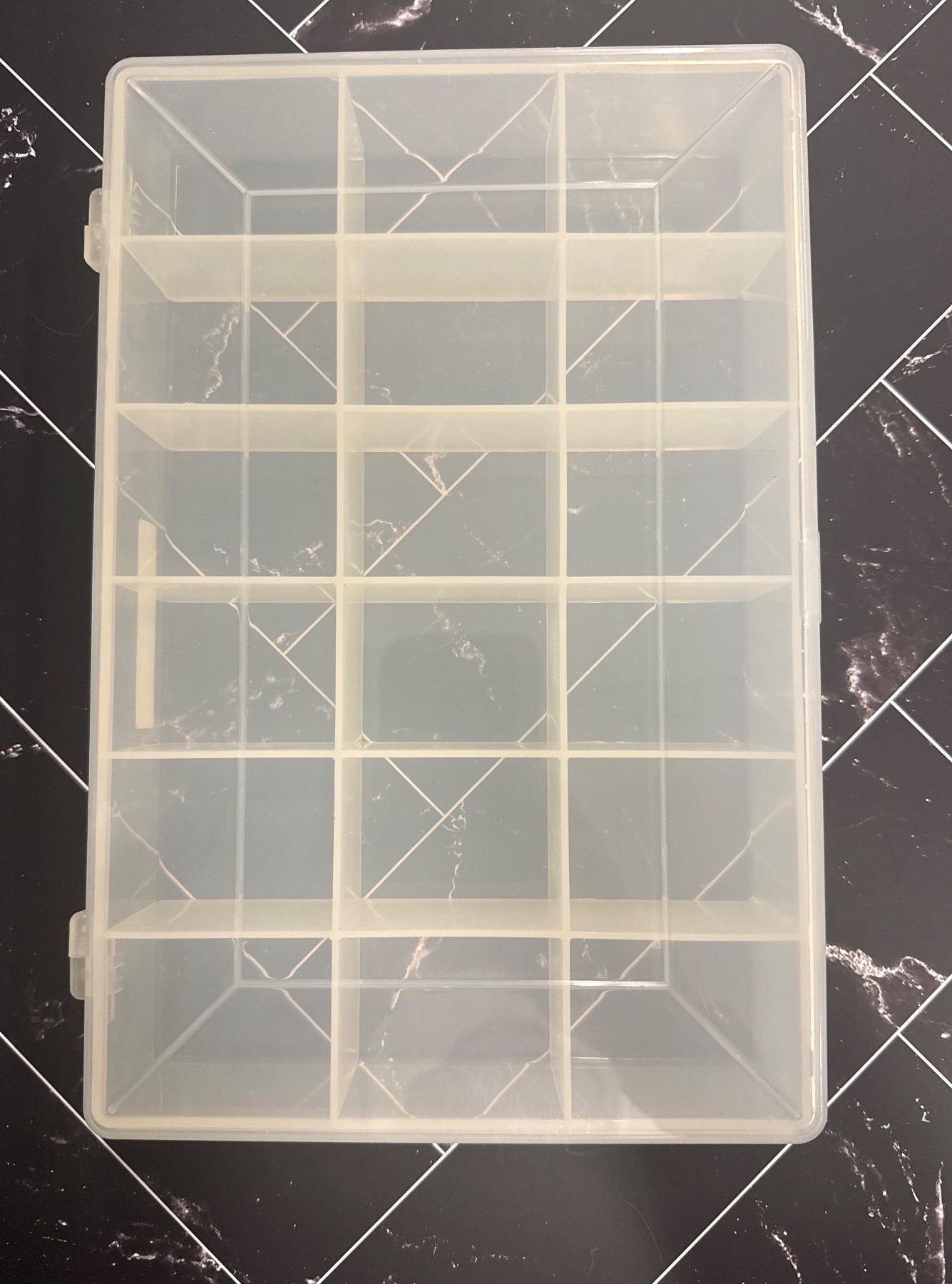 Hareline 18 Compartment Box