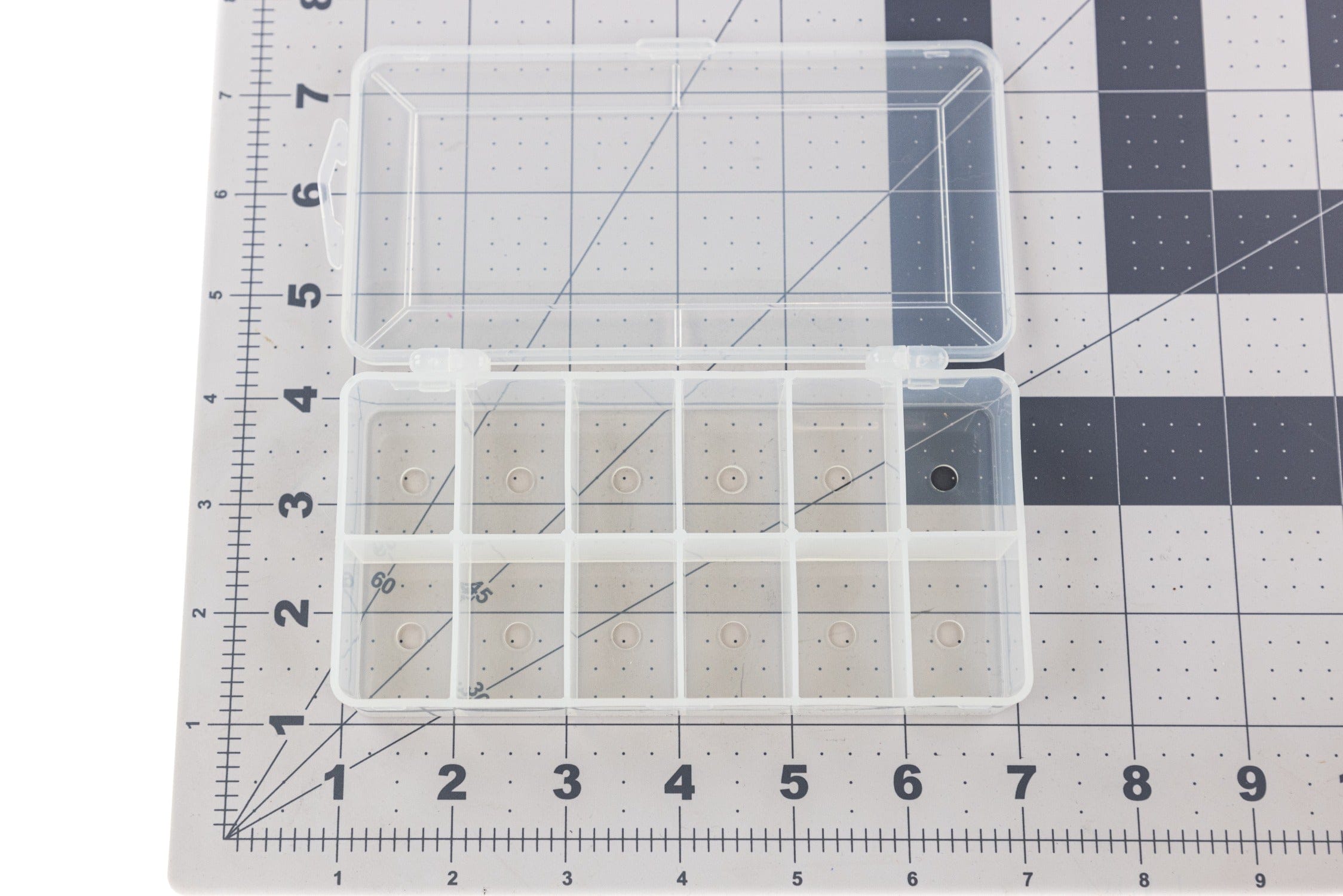 Hareline 12 Compartment Drilled Dubbing Box
