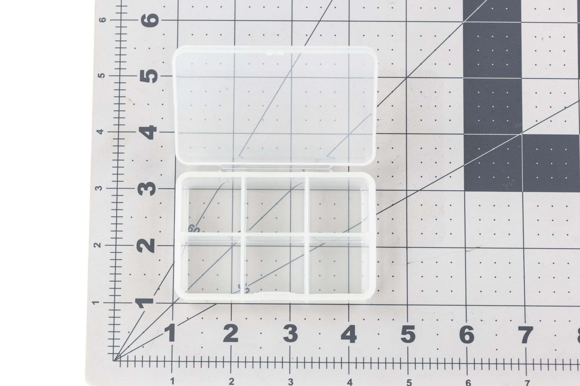 Hareline 6 Compartment Divider Midge Box
