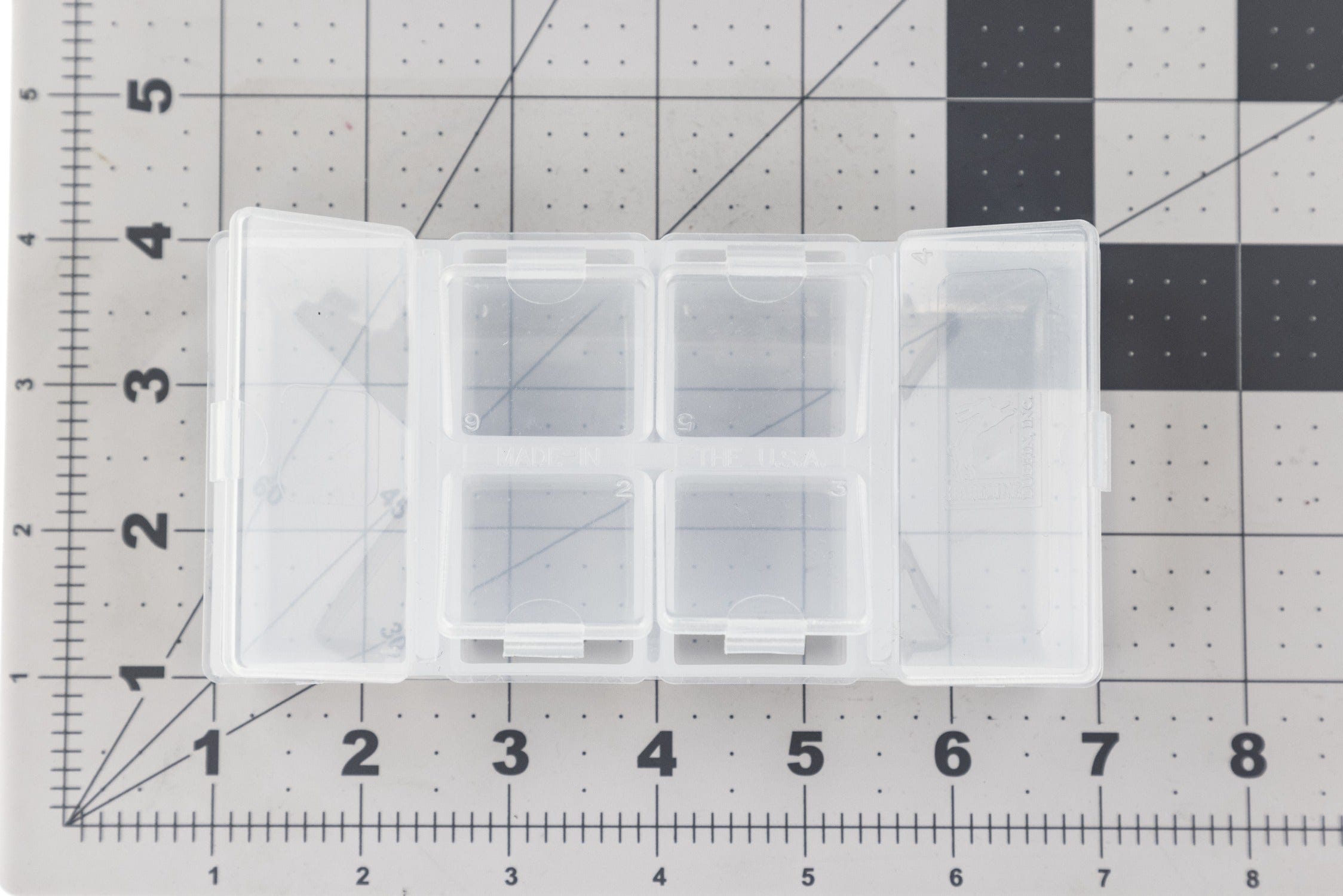 Hareline 6 Compartment Flip Cap Box (4 Small 2 Long)