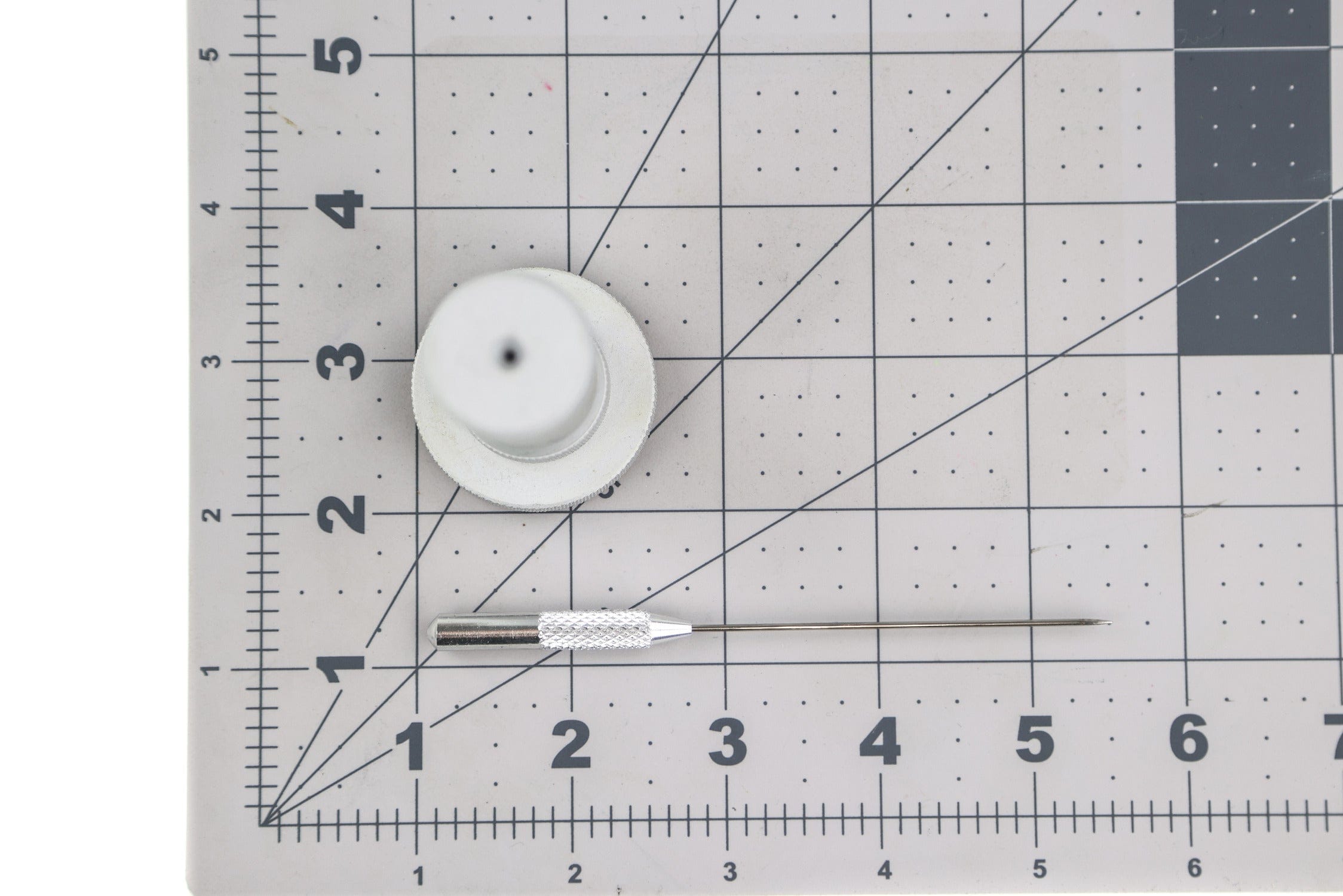Hareline Aluminum Bodkin With Holder