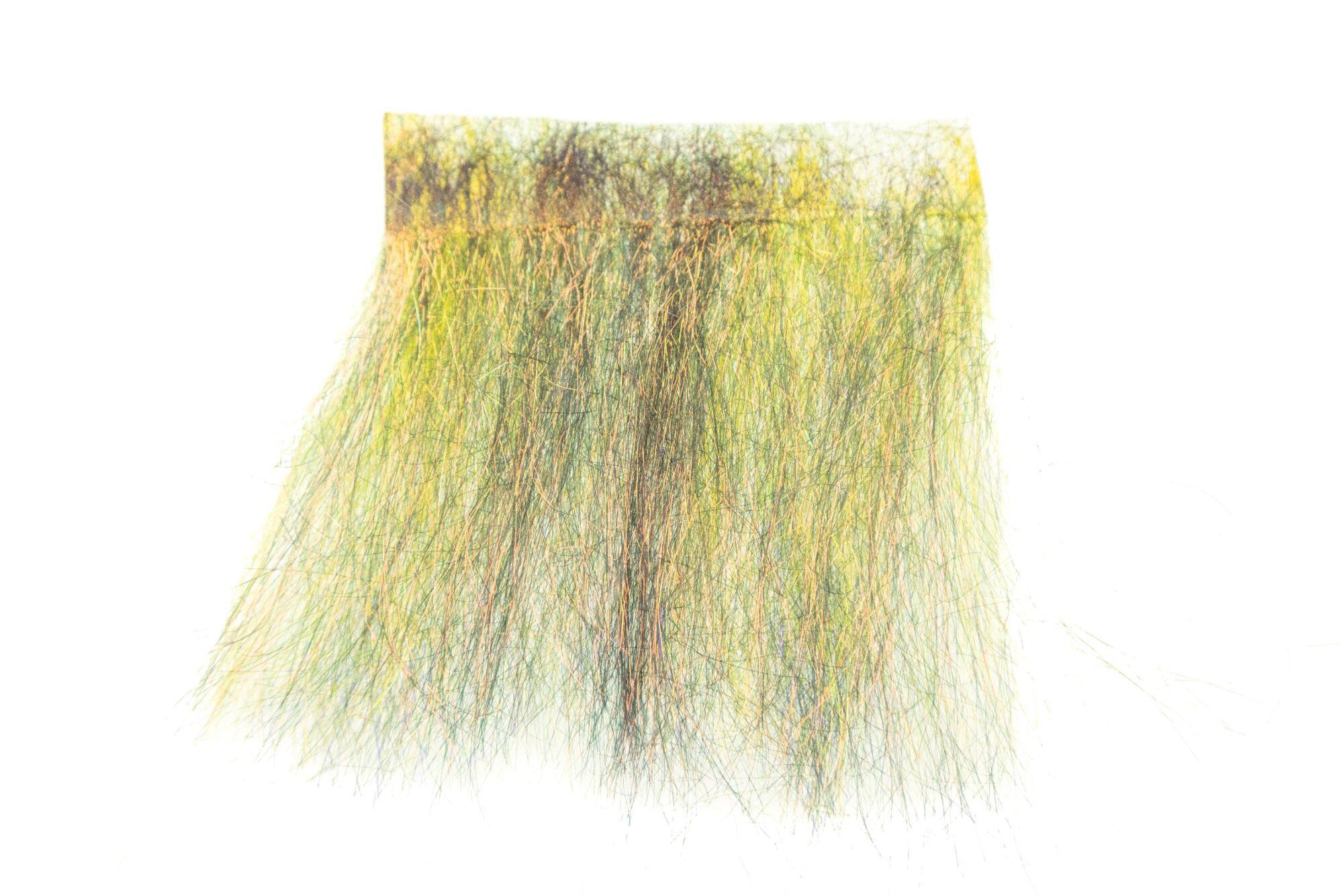 Hareline Ice Dub Minnow Back Shimmer Fringe