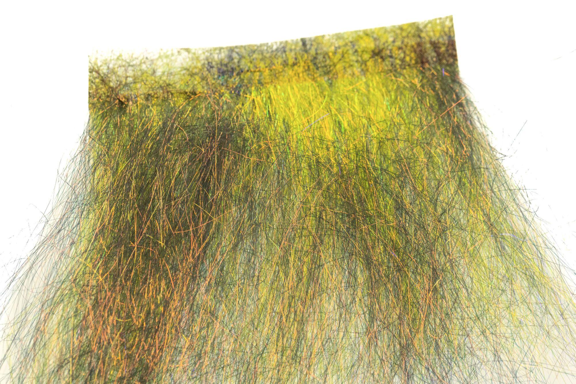 Hareline Ice Dub Minnow Back Shimmer Fringe