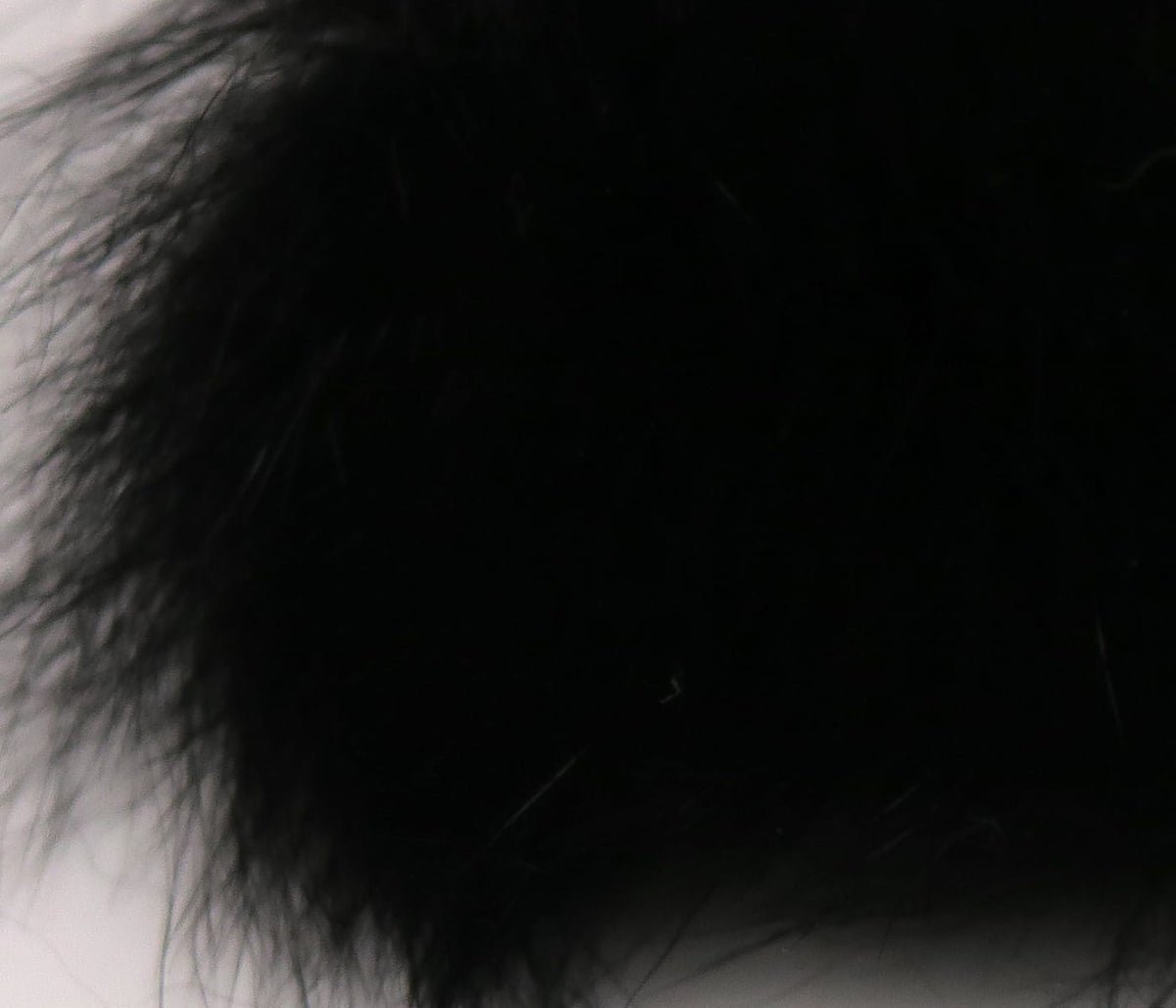Hareline Ozzie possum fur: dense fluffy black fur with fine guard hairs, soft material for fly tying