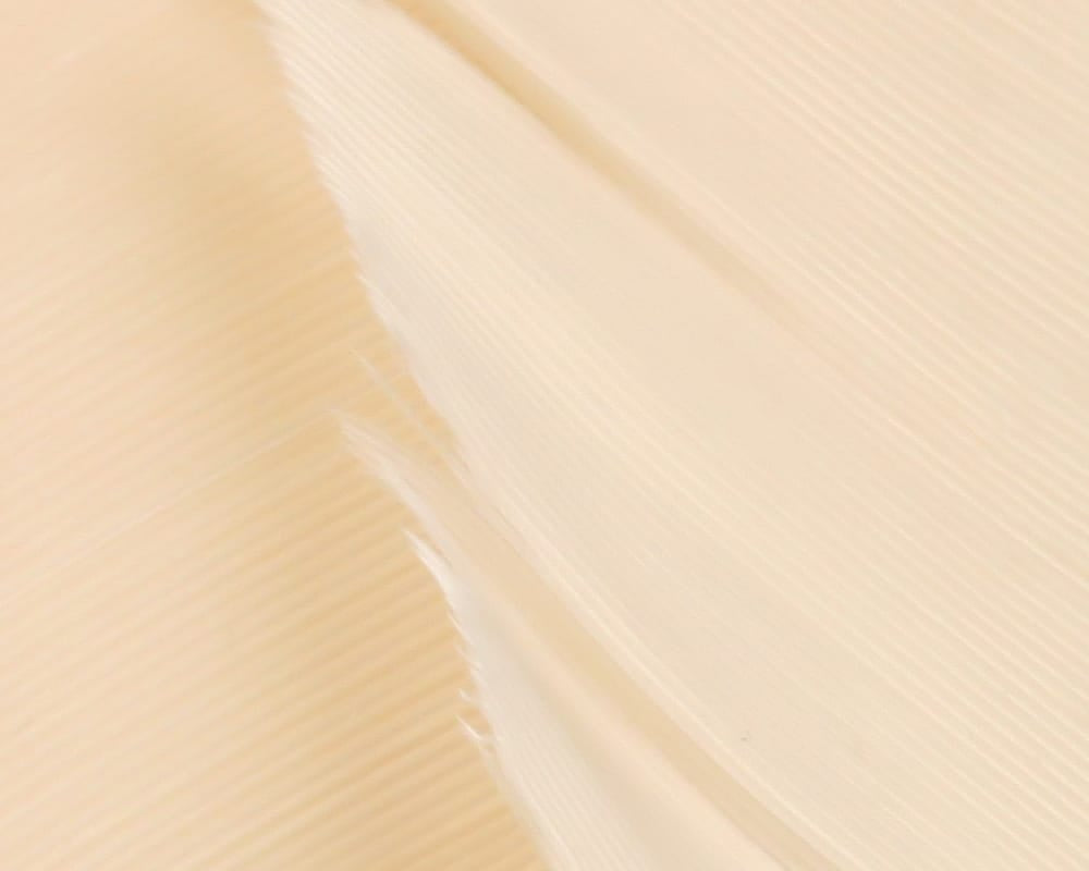 Cream ivory turkey biot quills with fine ribbed texture, narrow soft feathers for fly tying