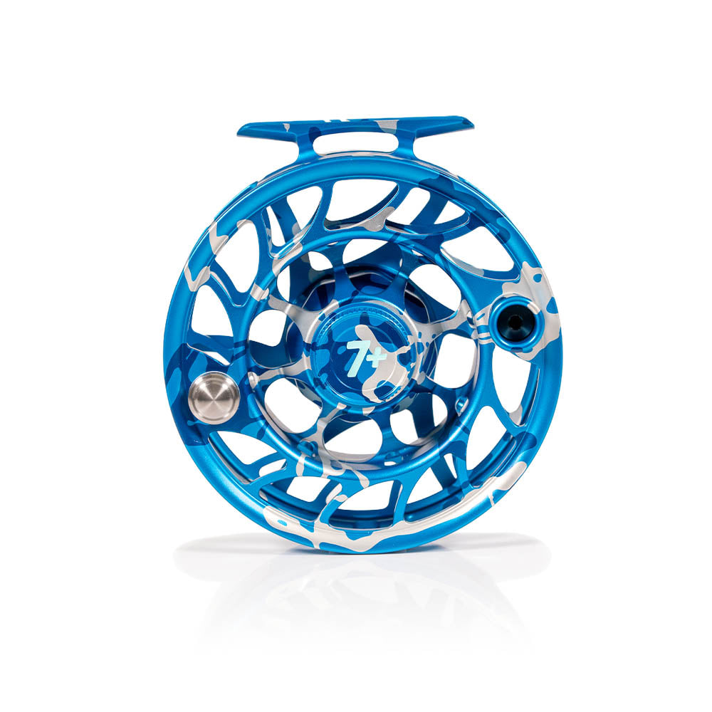 Hatch Iconic Splash Camo Fly Reel 7+ Large Arbor, blue camo splatter anodize, drag knob side