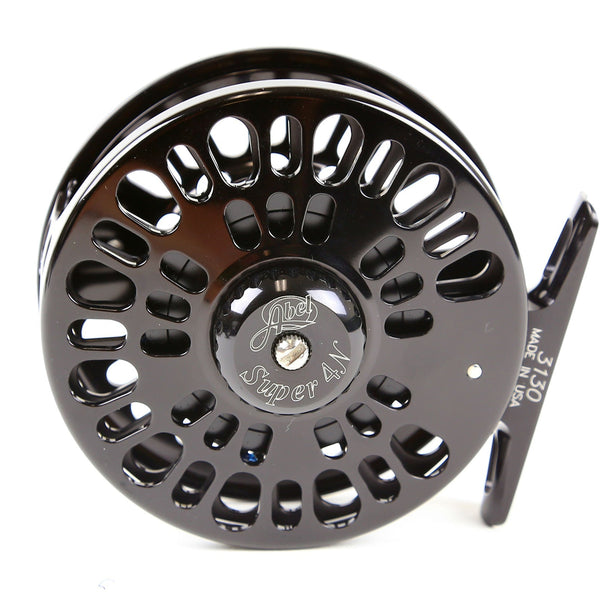 able 4 fly fishing reel Abel Vaya De Young Brook Flank The pronounced palming rim is deliberately shaped to manually control drag pressure in various fishing conditions Abel SDF 4/5 Fly Reel