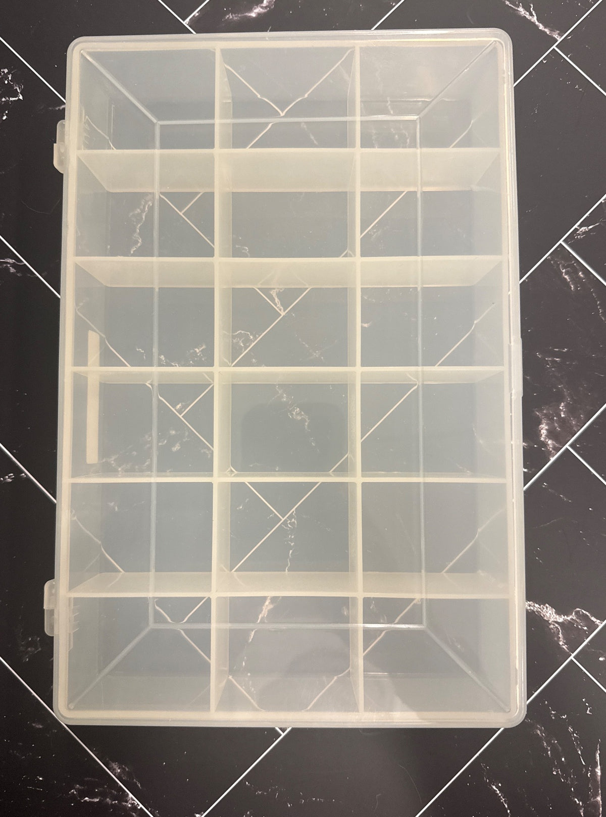 Hareline 18 Compartment Box