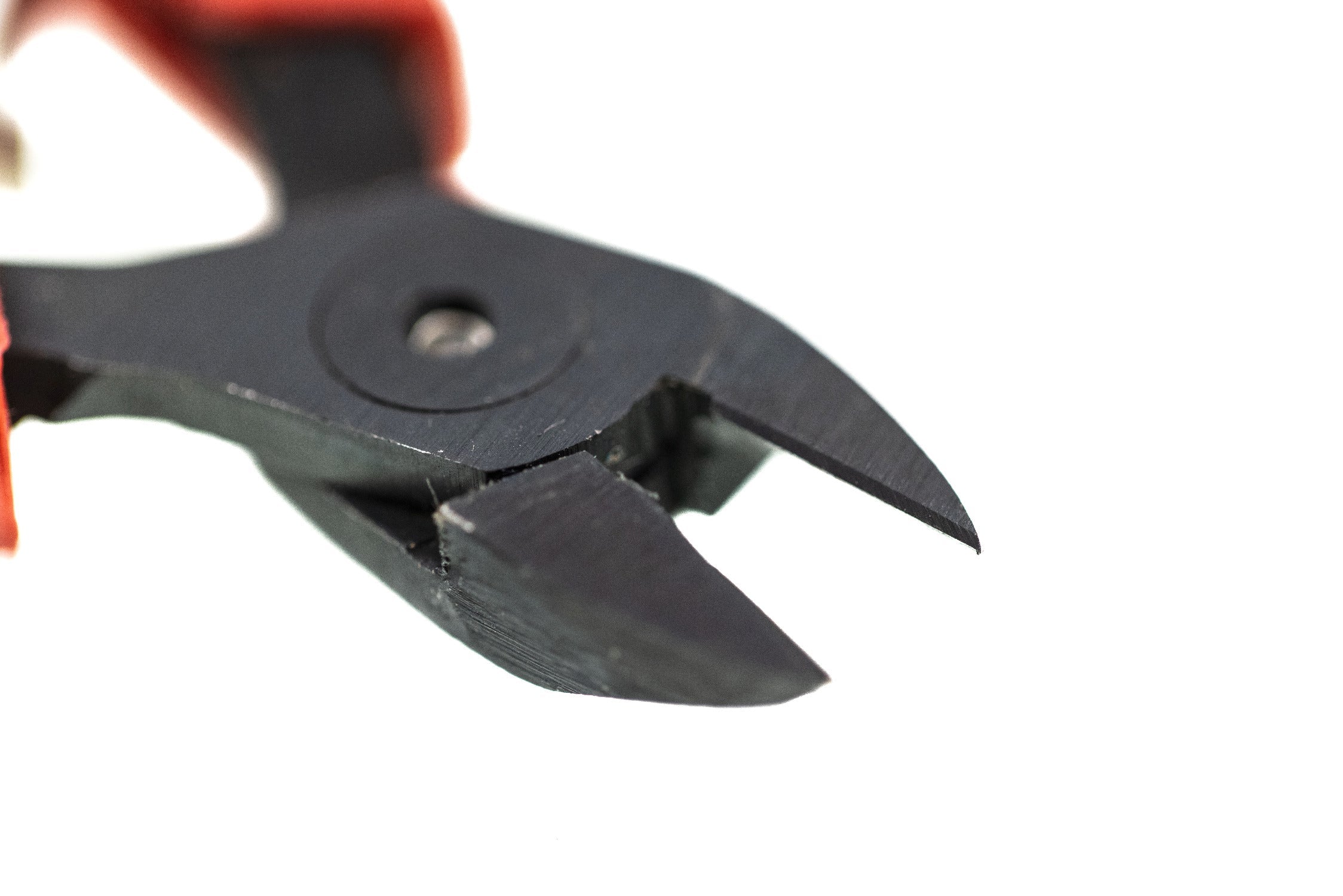 Bead Buddy black matte flush cutter pliers with angled micro blades and red handle edge, for fly tying and wire trimming