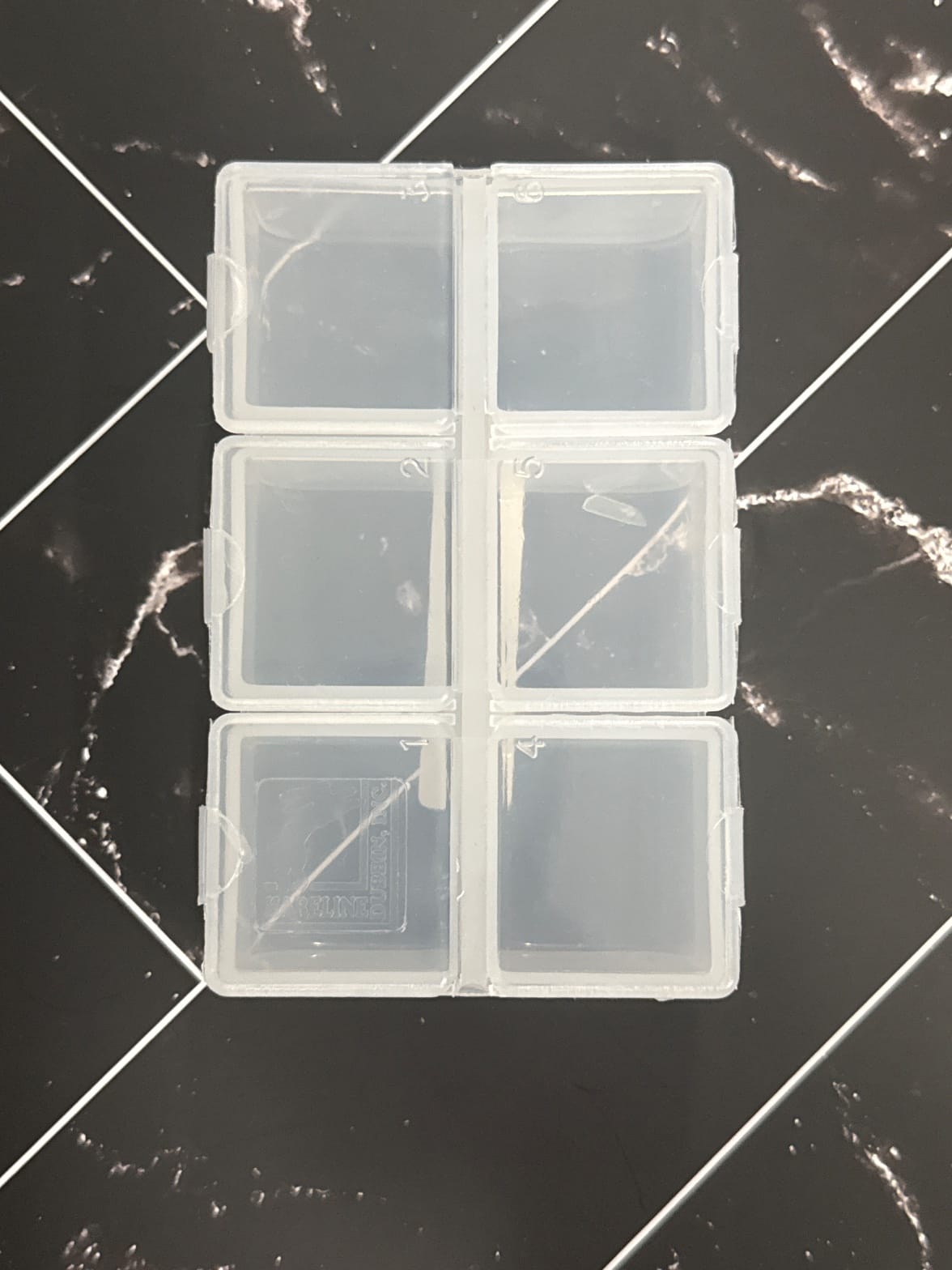 Hareline Flip Cap Box - 6 Compartments