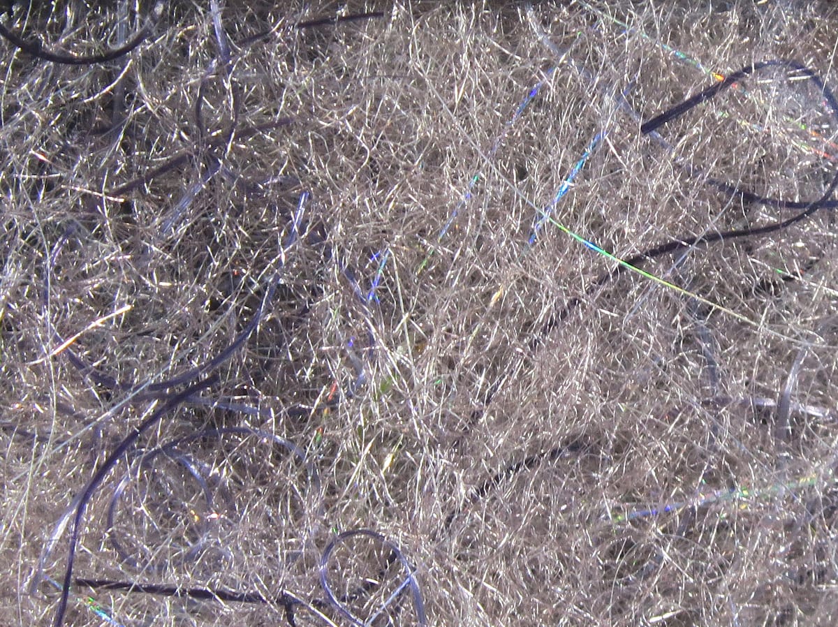 Silver-gray Cohen's Carp Dub fly tying dubbing with fine synthetic fibers and iridescent tinsel strands