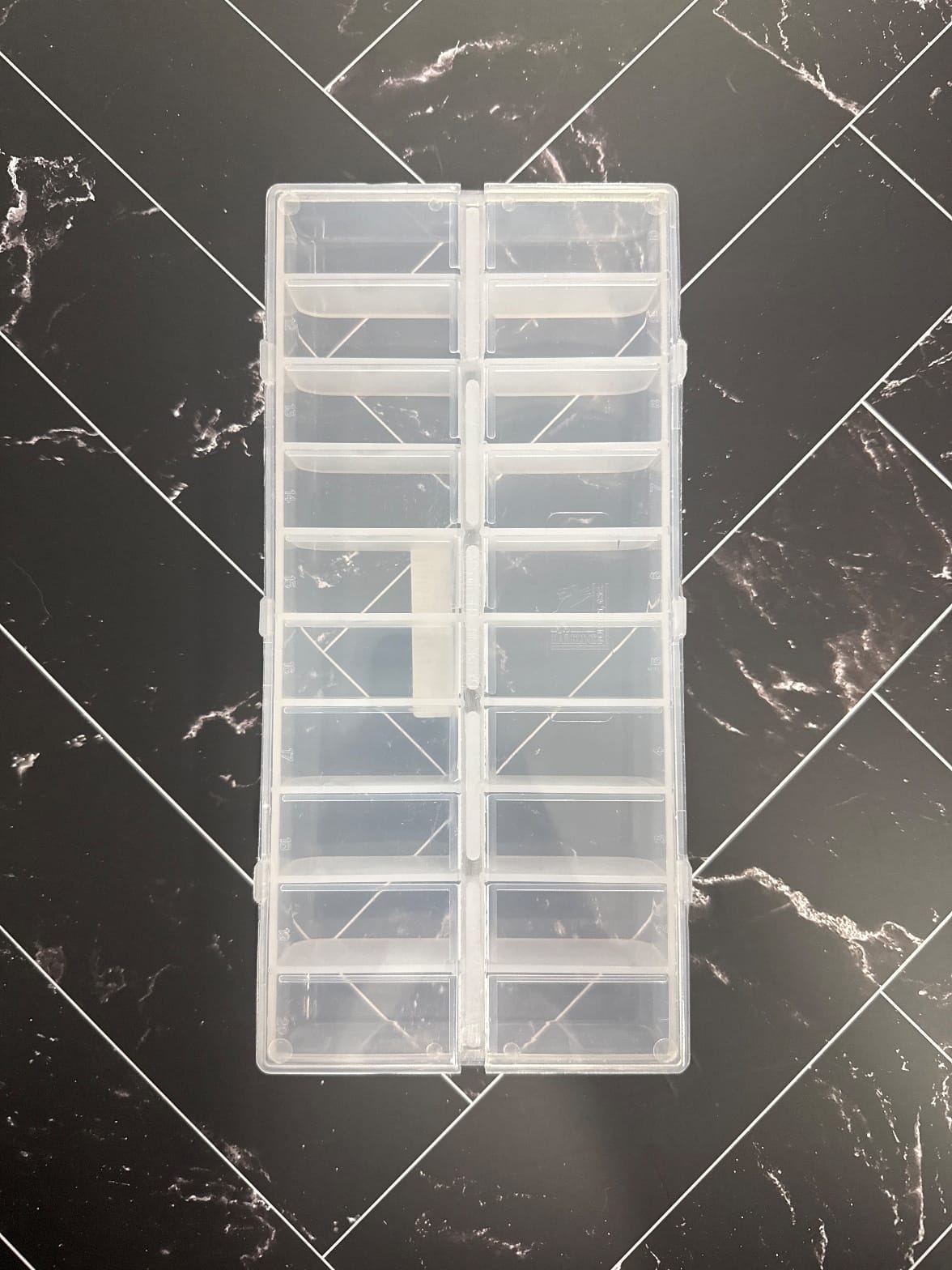 Hareline 20 Compartment Dubbing Box — Clear