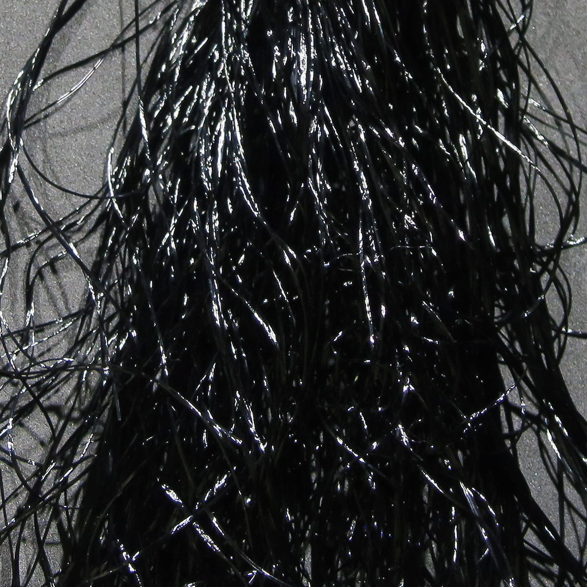 Black glossy synthetic strands Hareline Daddy Long Legs for fly tying, long thin reflective fibers with wet-look sheen