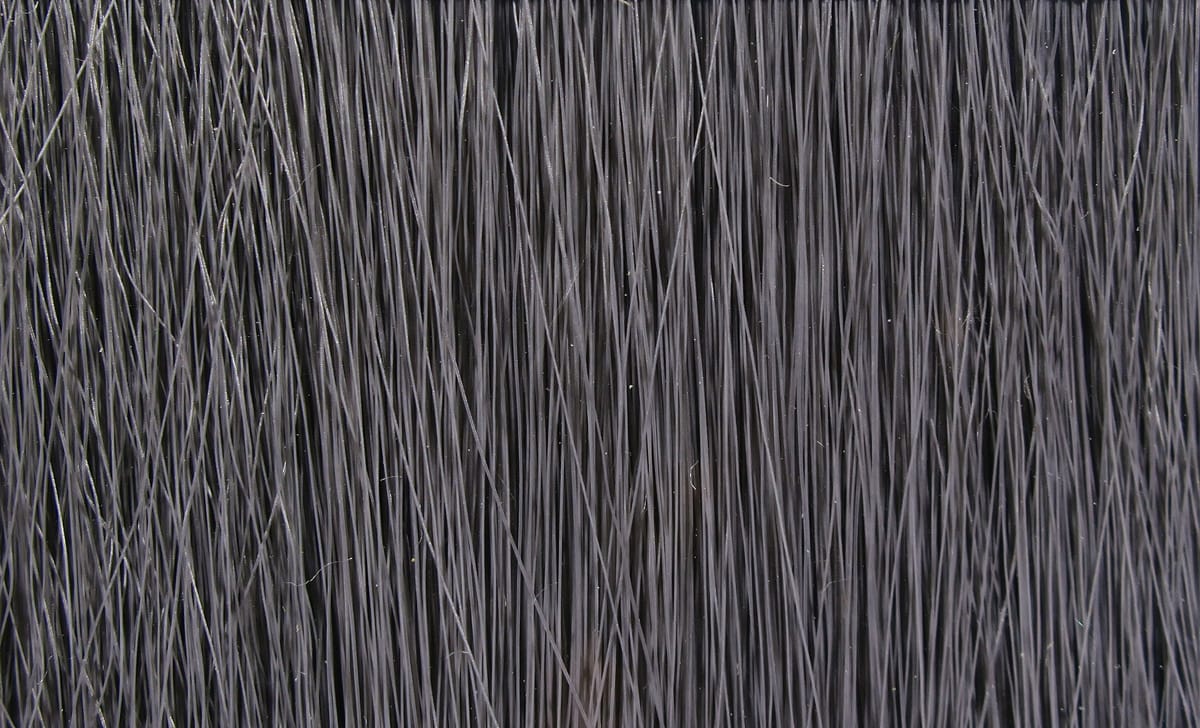 Hareline Fishair dark gray synthetic fly tying fibers, thin straight densely packed strands for streamer patterns