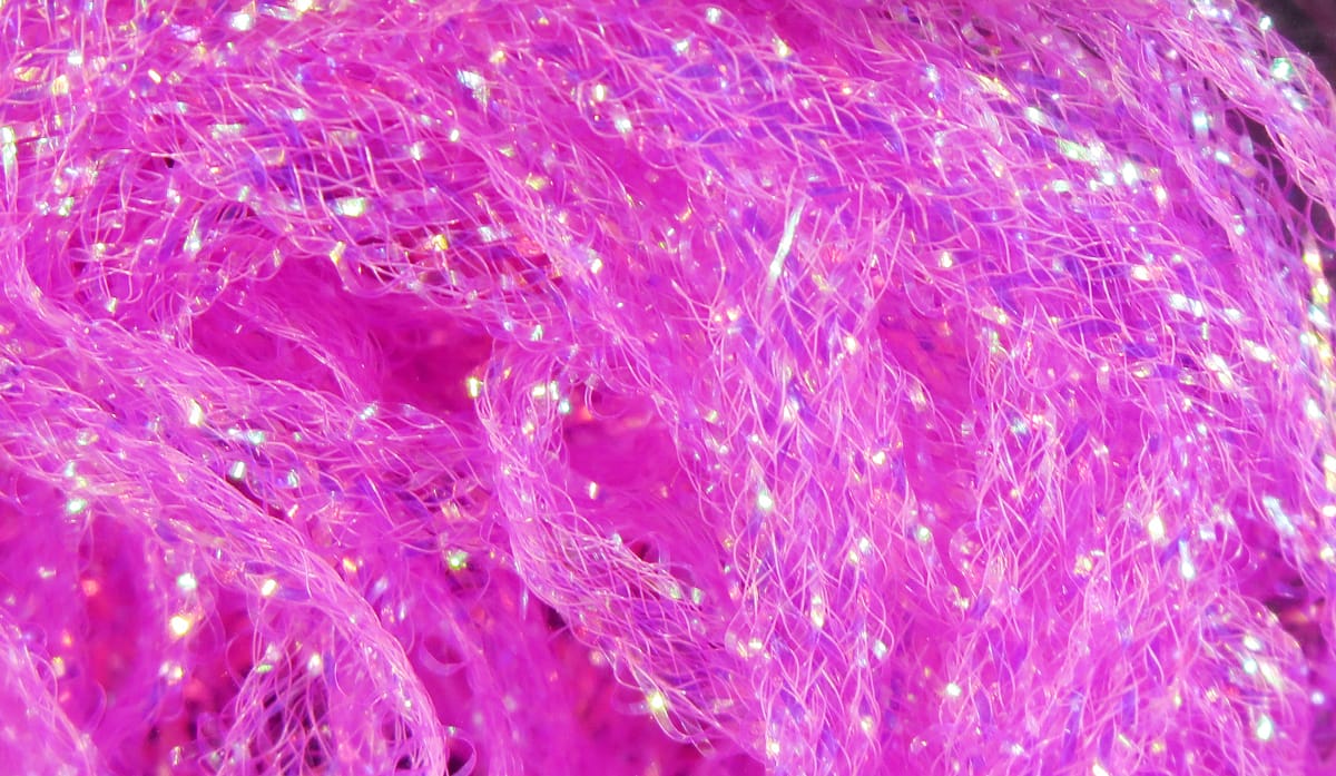 Hot pink Hareline flat diamond braid for fly tying, synthetic braided fibers with iridescent sparkle