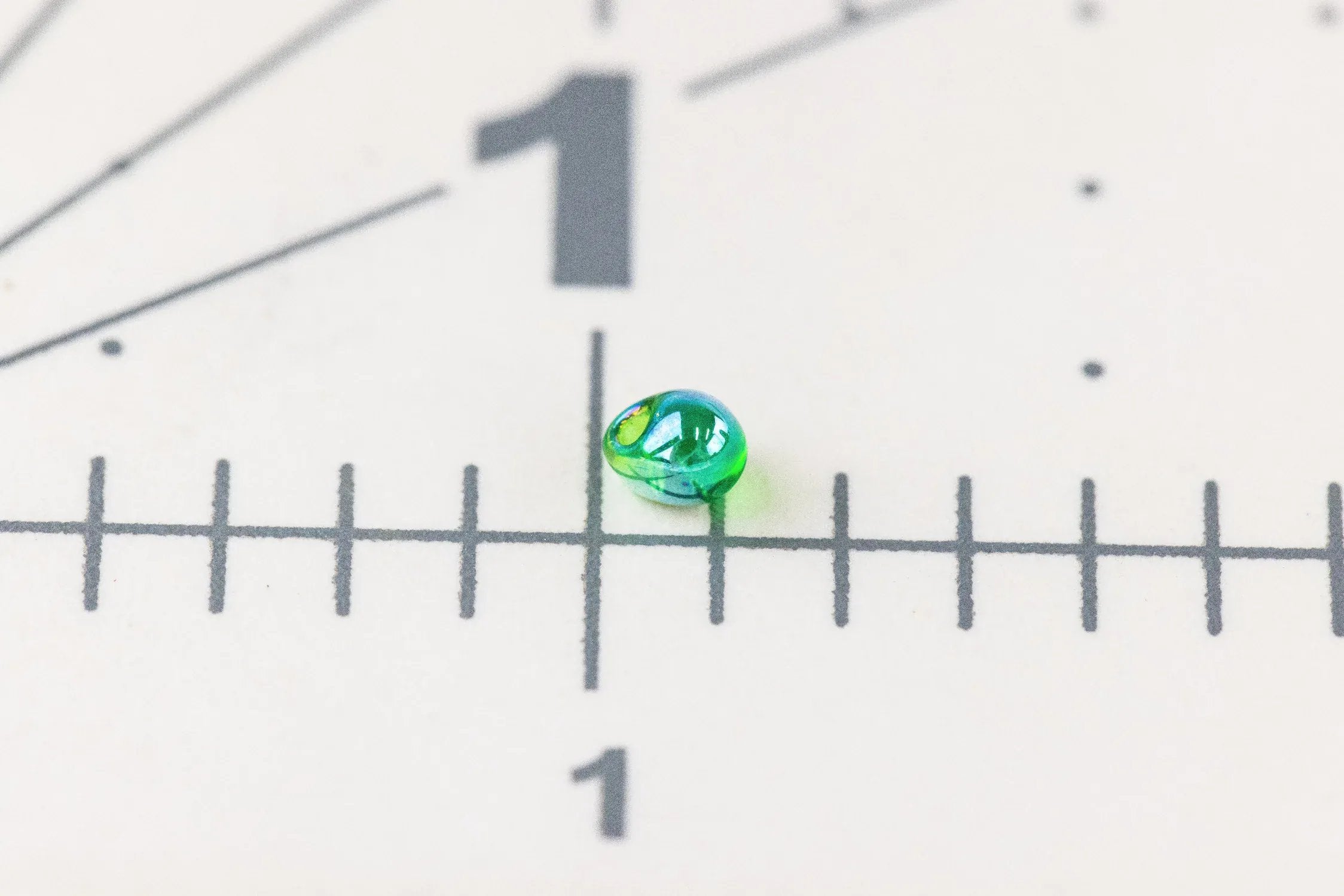 Hareline Hump Back Glass Beads