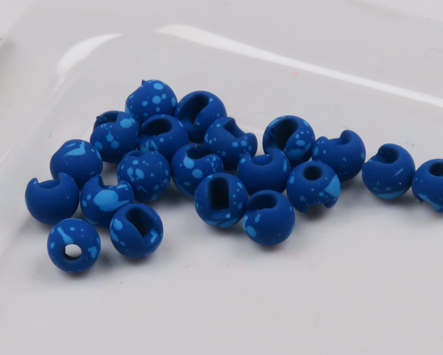 Hareline blue mottled slotted tungsten beads with light-blue speckles, round tactical fly tying beads
