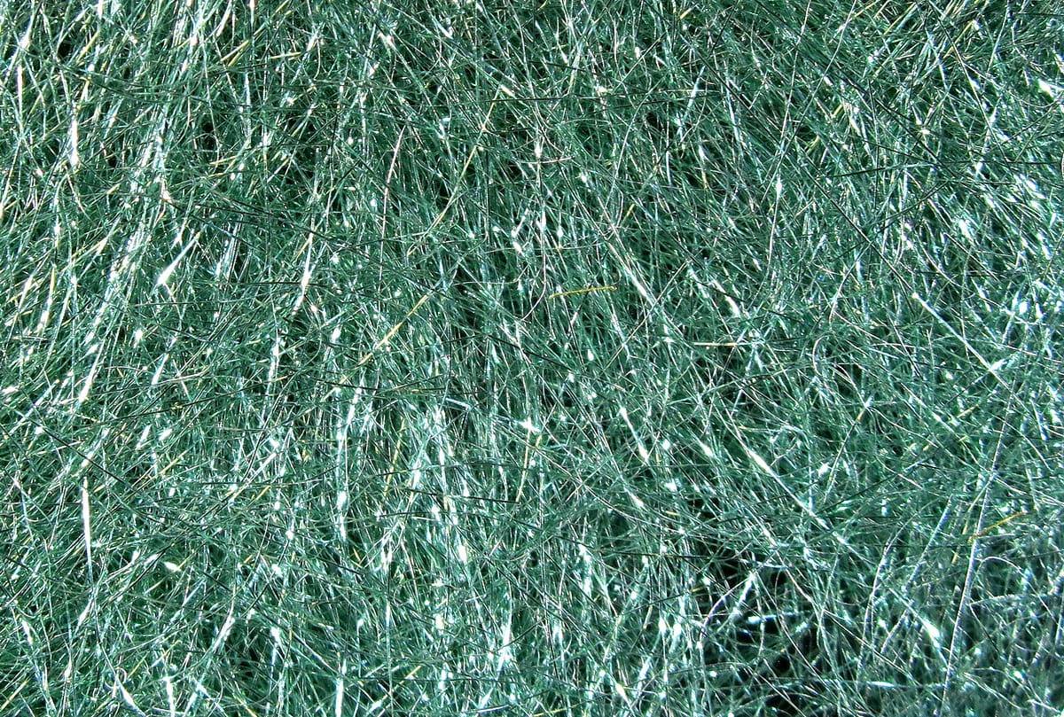 Shimmering emerald green metallic dubbing fibers for fly tying with fine reflective synthetic strands