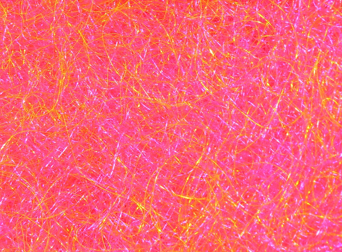 Hot pink Hareline STS trilobal dubbing with tangled synthetic fibers and gold iridescent strands for fly tying
