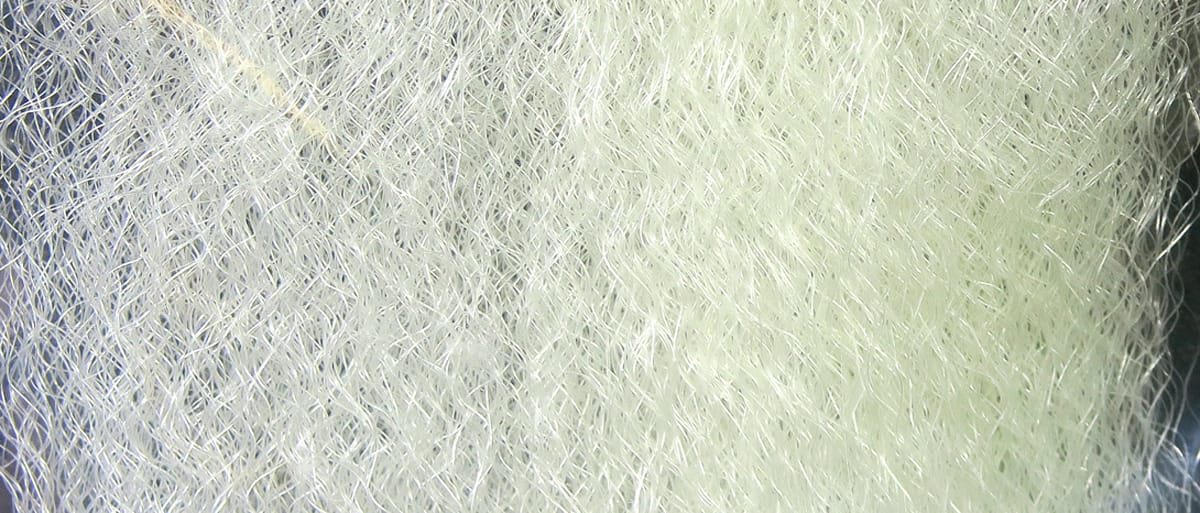 Off-white strung fuzzy fiber with wispy translucent synthetic strands, ideal for fly tying